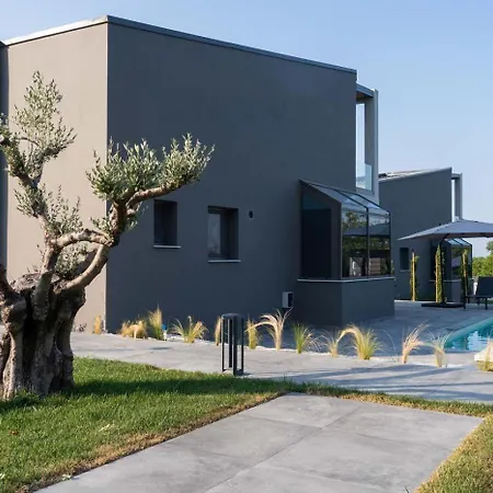 Sunrise Villa *